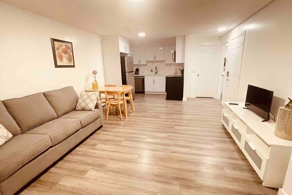 Unit #201 Cozy Mountain View 1Br In Dt Apartment แคนมอร์ ภายนอก รูปภาพ