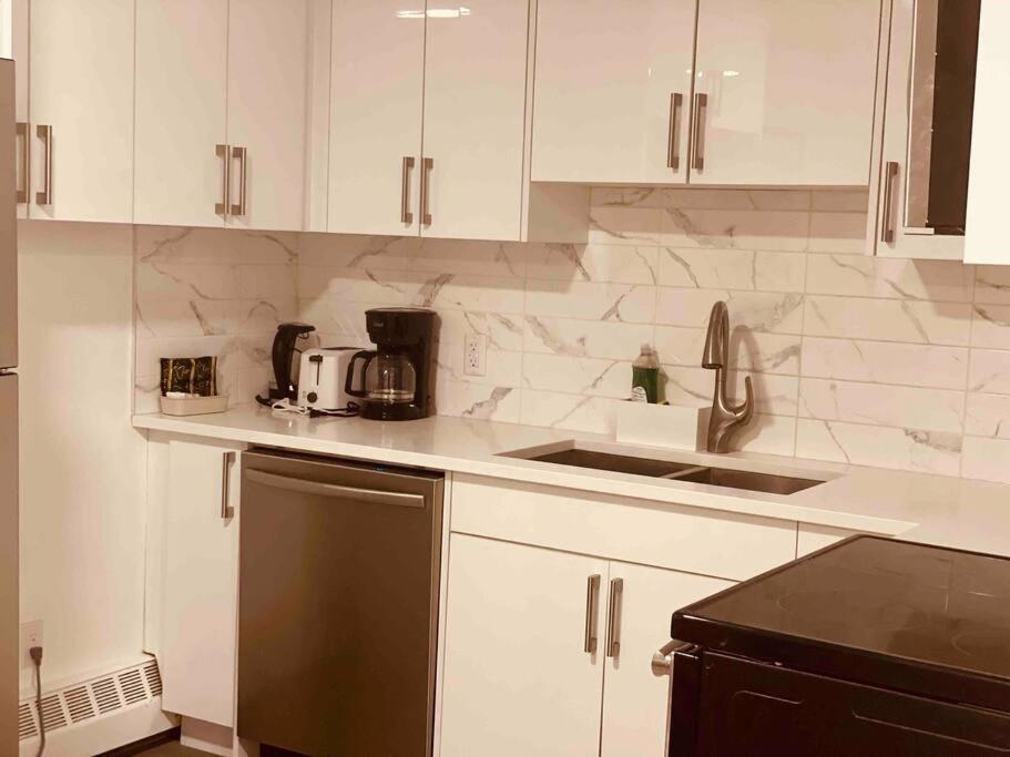 Unit #201 Cozy Mountain View 1Br In Dt Apartment แคนมอร์ ภายนอก รูปภาพ